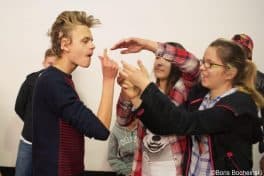 Interkulturelle und theatralische Begegnung von gehörlosen und schwerhörigen jungen Menschen aus Paris, Berlin und Warschau