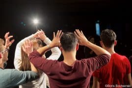 Interkulturelle und theatralische Begegnung von gehörlosen und schwerhörigen jungen Menschen aus Paris, Berlin und Warschau