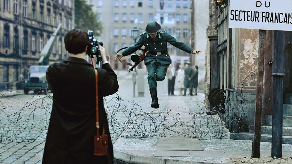 der-sprung-1961-standbild-2021-boris-hars-tschachotin